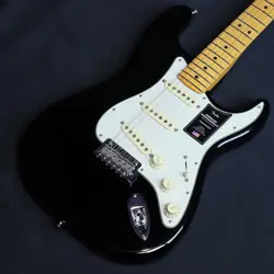FENDER: AMERICAN PROFESSIONAL II STRATOCASTER MAPLE FINGERBOARD BLACK