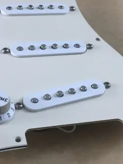 LEFTY GENUINE FENDER