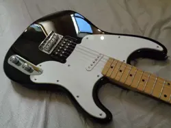 STRATOCASTER-TELECASTER GUITAR