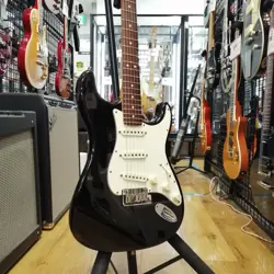 FENDER CUSTOM SHOP CLASSIC STRATOCASTER ELECTRIC GUITAR