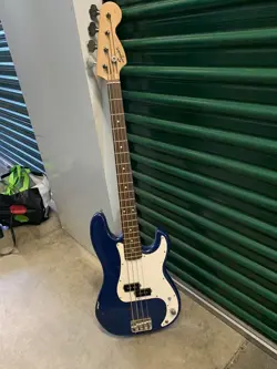 FENDER PLAYER SERIES SATURDAY NIGHT SPECIAL PRECISION BASS GUITAR BLUE