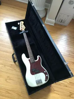 1988 FENDER PRECISION BASS 32