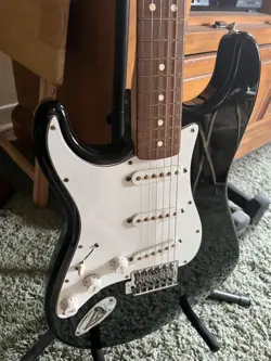 HANDED STRATOCASTER MADE