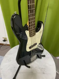 LET'S ROCK CHRISTMAS BY FENDER GIG STANDARD JB