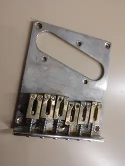 TELECASTER ® AGED RELIC 6-SADDLE GUITAR BRIDGE WITH BRASS SADDLES