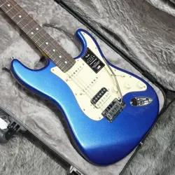 FENDER: AMERICAN ULTRA STRATOCASTER HSS RW COBRA BLUE ELECTRIC GUITAR