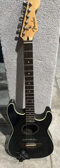 FENDER STRATACOUSTIC ACOUSTIC/ELECTRIC GUITAR