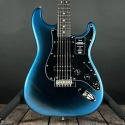 FENDER AMERICAN PROFESSIONAL II STRATOCASTER HSS, ROSEWOOD - DARK NIGHT (2022)