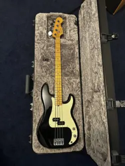 FENDER AMERICAN PROFESSIONAL II PRECISION BASS, BLACK