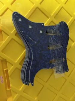 11 HOLE SSS STRAT STYLE PICKGUARD FOR FENDER STRATOCASTER VARIOUS BLUE PEARL