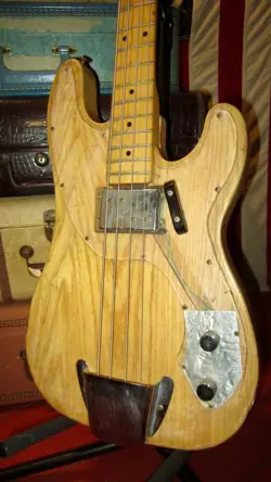 VINTAGE 1972 FENDER TELECASTER BASS NATURAL