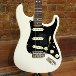 FENDER AMERICAN PERFORMER STRATOCASTER WITH ROSEWOOD FRETBOARD 2019 ARCTIC WHITE