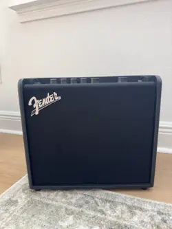 FENDER MUSTANG LT25 COMBO GUITAR AMPLIFIER - MINT CONDITION