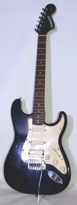 STARCASTER STRAT BY FENDER HSS ELECTRIC GUITAR GOOD CONDITION PRO SETUP CASE.