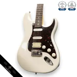 FENDER USA AMERICAN DELUXE STRATOCASTER WITH HARD CASE  MINT CONDITION