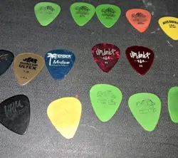 GUITAR PICKS ASSORTED