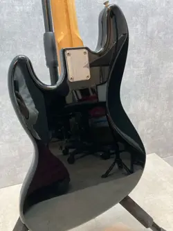 SQUIER SERIES JAZZ