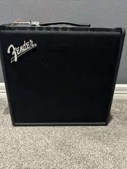 FENDER MUSTANG LT-50 10W GUITAR AMPLIFIER - EXCELLENT CONDITION
