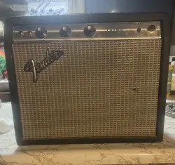 VINTAGE FENDER CHAMP GUITAR AMP