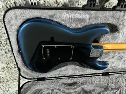 ANNIVERSARY STRATOCASTER DARK