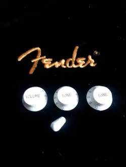 GENUINE FENDER STRATOCASTER/STRAT WHITE CONTROL GUITAR KNOBS - 2 TONE, 1 VOLUME