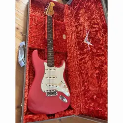 STRATOCASTER CS