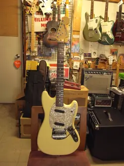 FENDER AMERICAN PERFORMER MUSTANG (2019)