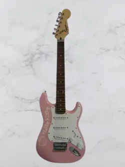 KITTY DESIGN STRATOCASTER