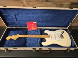 2015 FENDER JIMI HENDRIX STRATOCASTER OLYMPIC WHITE W/ HSC