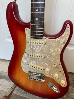 FENDER AMERICAN DELUXE STRATOCASTER GUITAR