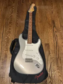 FENDER PLAYER STRATOCASTER ELECTRIC GUITAR - SILVER