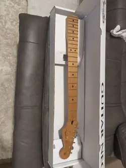 FENDER STRATOCASTER NECK ROASTED MAPLE 22 FRETS