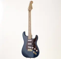 FENDER DELUXE PLAYERS STRAT SAPHIRE BLUE TRANSPARENT STORE