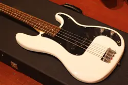 SQUIER BY FENDER AFFINITY SERIES PRECISION BASS 2011