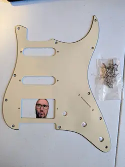 NEW - PICKGUARD FOR FENDER STRAT, H/S/S, 11 HOLES - 3-PLY AGED WHITE ROCK ON!!!!