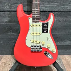 FENDER AMERICAN VINTAGE II 1961 STRATOCASTER USA ELECTRIC GUITAR - FIESTA RED