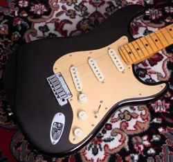 FENDER AMERICAN ULTRA STRATOCASTER MAPLE FINGERBOARD TEXAS TEA USED