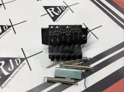 BLACK LOCKING FENDER