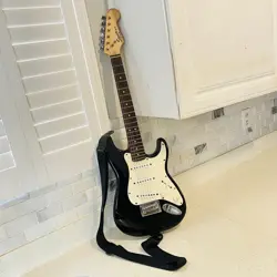 GUITAR WITH STRAP
