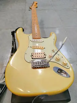 ELECTRIC GUITAR FENDER STM-75 STRATOCASTER MEDIUM SCALE MADE IN JAPAN