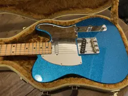 FENDER J MASCIS TELECASTER WITH TWEED HARD CASE