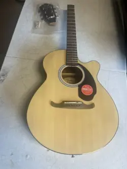 FENDER FA135