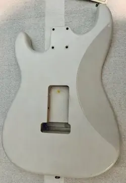STRATOCASTER BODY WHITE