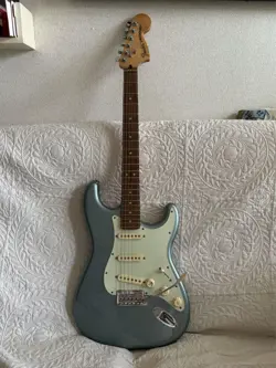 FENDER DELUXE ROADHOUSE STRATOCASTER NO.MG680