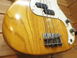 MADE BY FENDER PRECISION BASS 1976