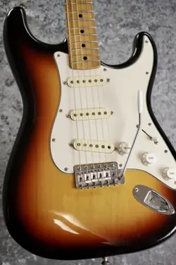 VINTAGE 1975 STRATOCASTER