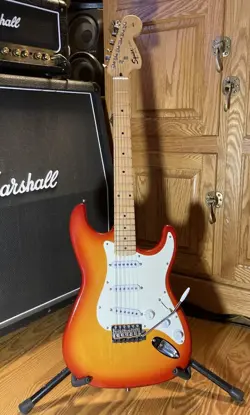 VINTAGE 2000 SQUIER BY FENDER AFFINITY STRAT STRATOCASTER 2-TONE CHERRY SUNBURST