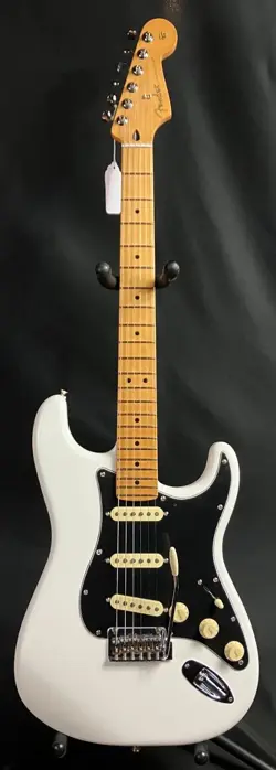 FENDER PLAYER II STRATOCASTER ELECTRIC GUITAR POLAR WHITE FINISH
