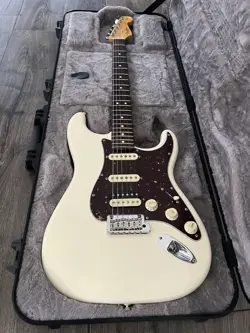 FENDER AMERICAN PROFESSIONAL II STRATOCASTER, HSS, OLYMPIC WHITE