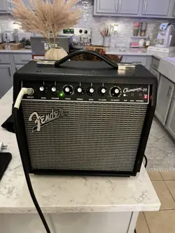 FENDER CHAMPION 20 ELECTRIC GUITAR AMPLIFIER 20 WATT 1 X 8 COMBO AMP